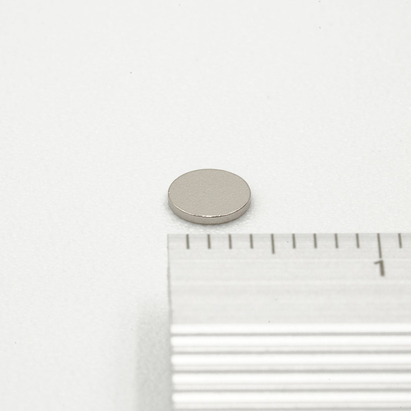 【N54】防錆ネオジム磁石(丸型) Φ4×0.5 10個セット