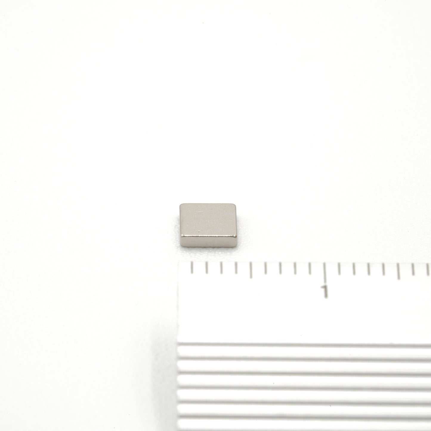 【N54】防錆ネオジム磁石(角型) Φ4×4×1 10個セット