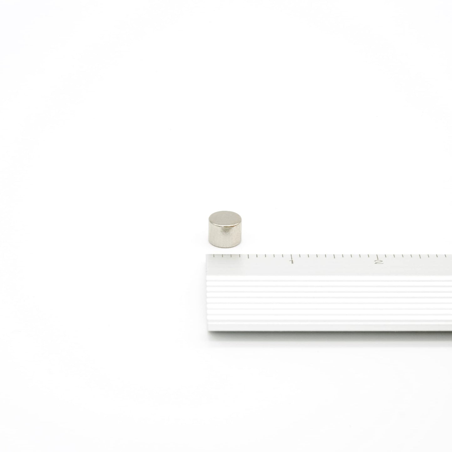 【防錆】強力ネオジム磁石 4ｍｍ × 3mm 30個セット N35 特殊4層メッキ DIY 小型 丸型 工業用 キッチン 浴室 室外 事務所 多用途 KYOKEI