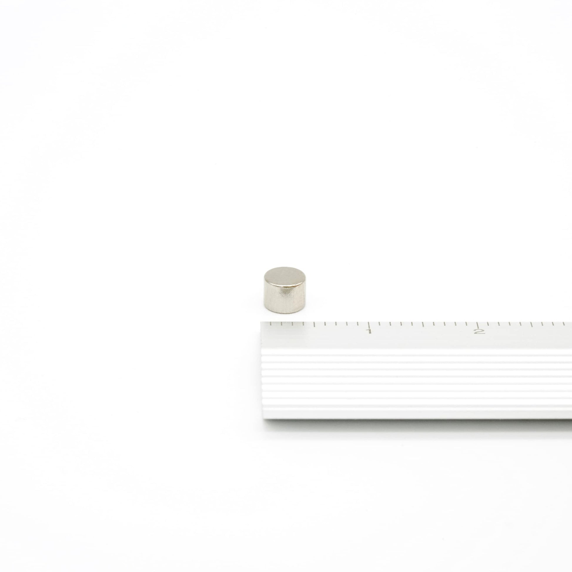【防錆】強力ネオジム磁石 4ｍｍ × 3mm 30個セット N35 特殊4層メッキ DIY 小型 丸型 工業用 キッチン 浴室 室外 事務所 多用途 KYOKEI