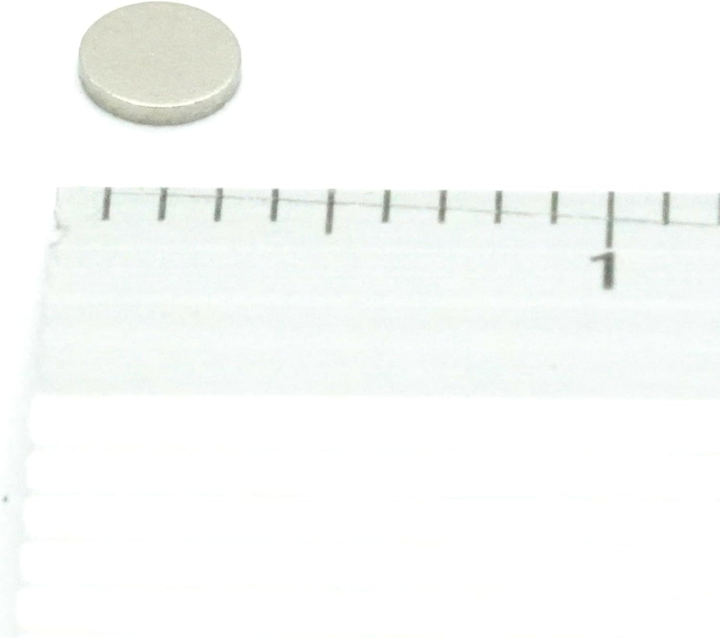 【防錆】強力ネオジム磁石 3ｍｍ × 0.5mm 特殊4層メッキ N35 DIY 小型 丸型 工業用 キッチン 浴室 室外 事務所 多用途 KYOKEI (50)
