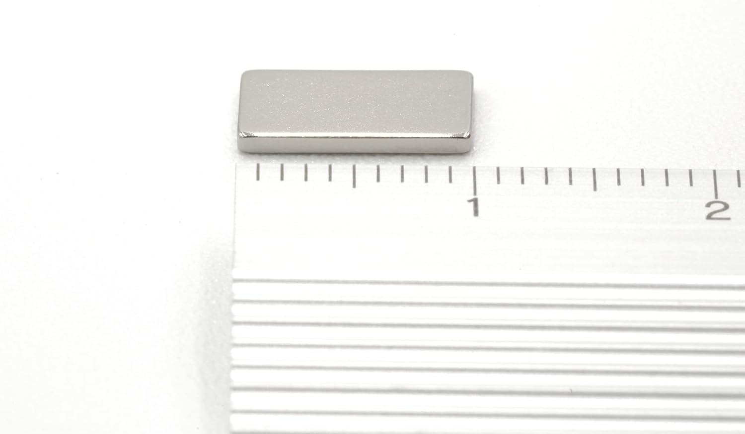 【防錆】強力ネオジム磁石 10ｍｍ × 5mm × 1mm (寸法公差±0.05mm）30個セット N35 特殊4層メッキ DIY 小型 角型 工業用 キッチン 浴室 室外 事務所 多用途 KYOKEI