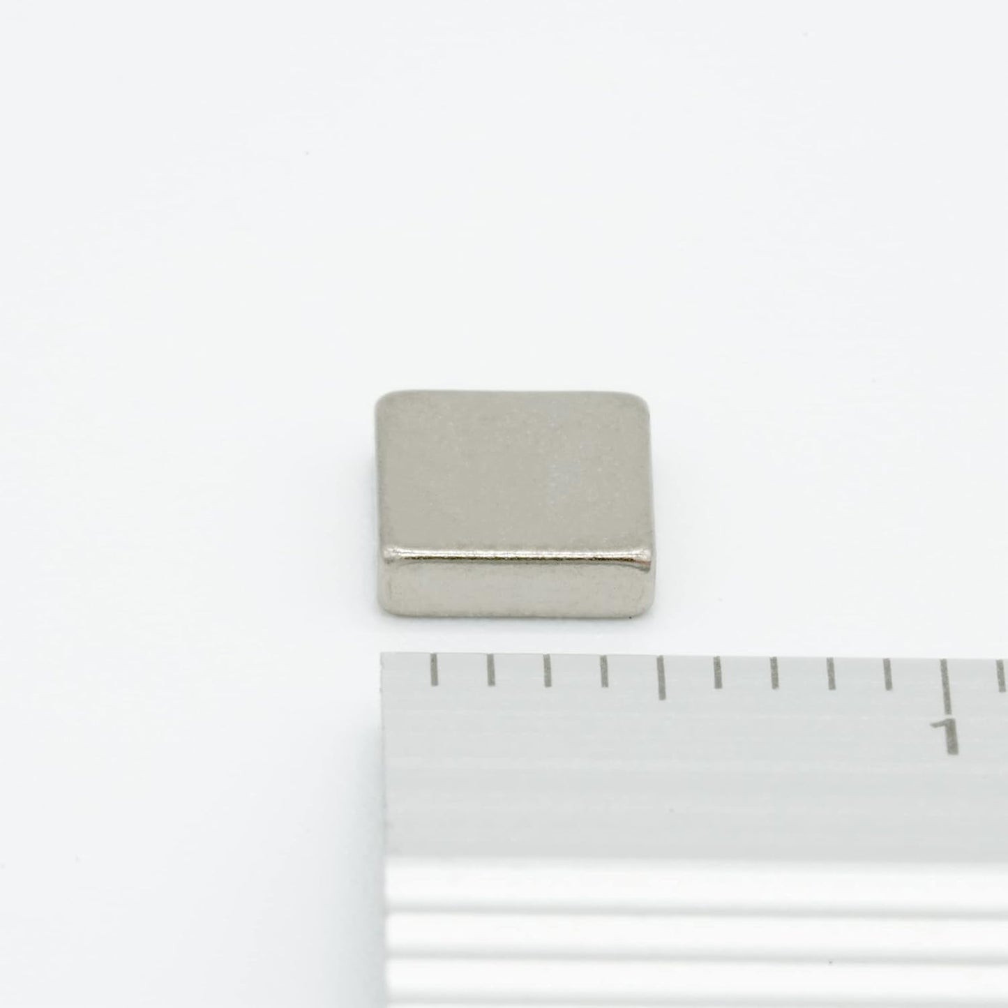 【防錆】強力ネオジム磁石 5ｍｍ × 5mm × 1.5mm 50個セット N35 特殊4層メッキ DIY 小型 角型 工業用 キッチン 浴室 室外 事務所 多用途 KYOKEI