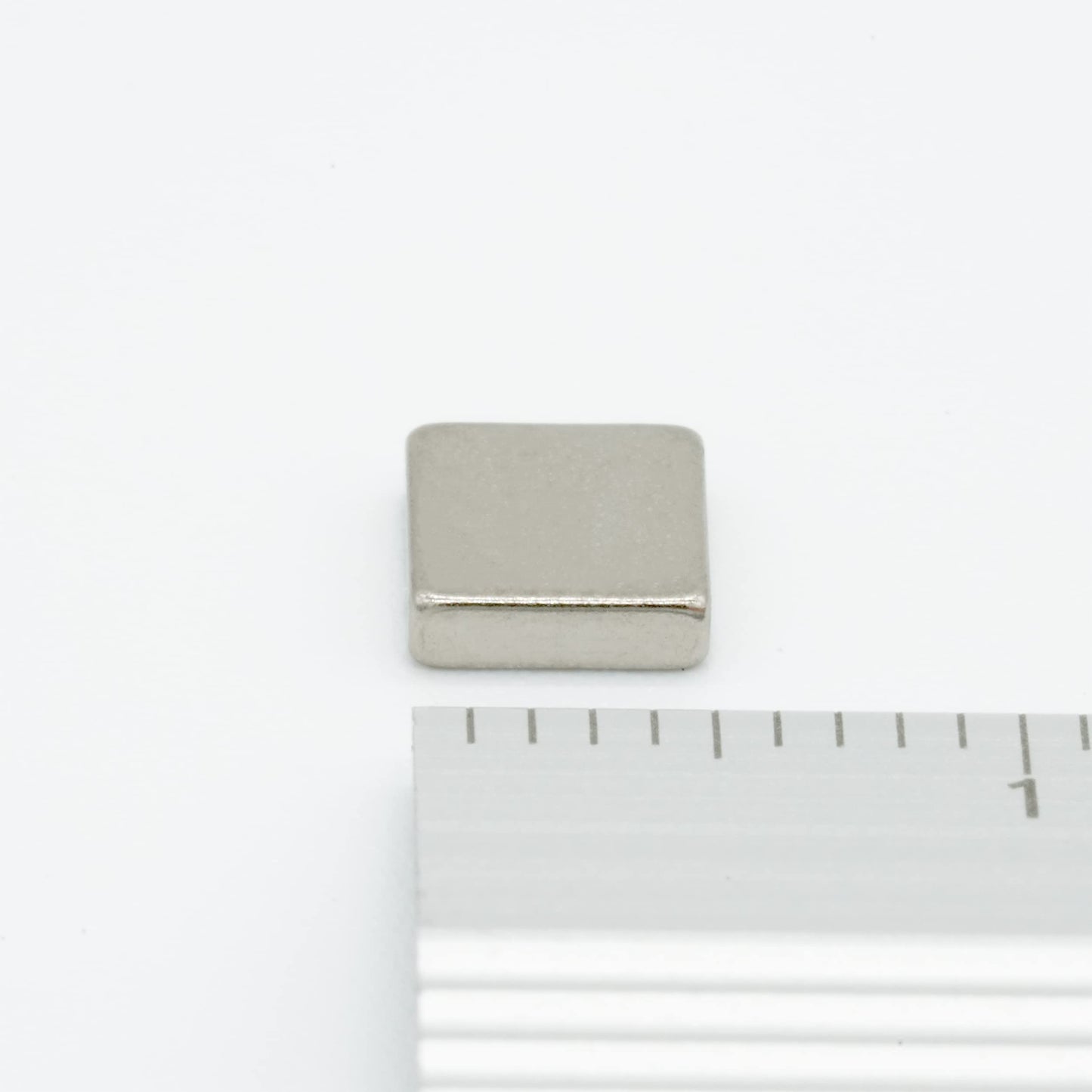【防錆】強力ネオジム磁石 5ｍｍ × 5mm × 1.5mm 30個セット N35 特殊4層メッキ DIY 小型 角型 工業用 キッチン 浴室 室外 事務所 多用途 KYOKEI