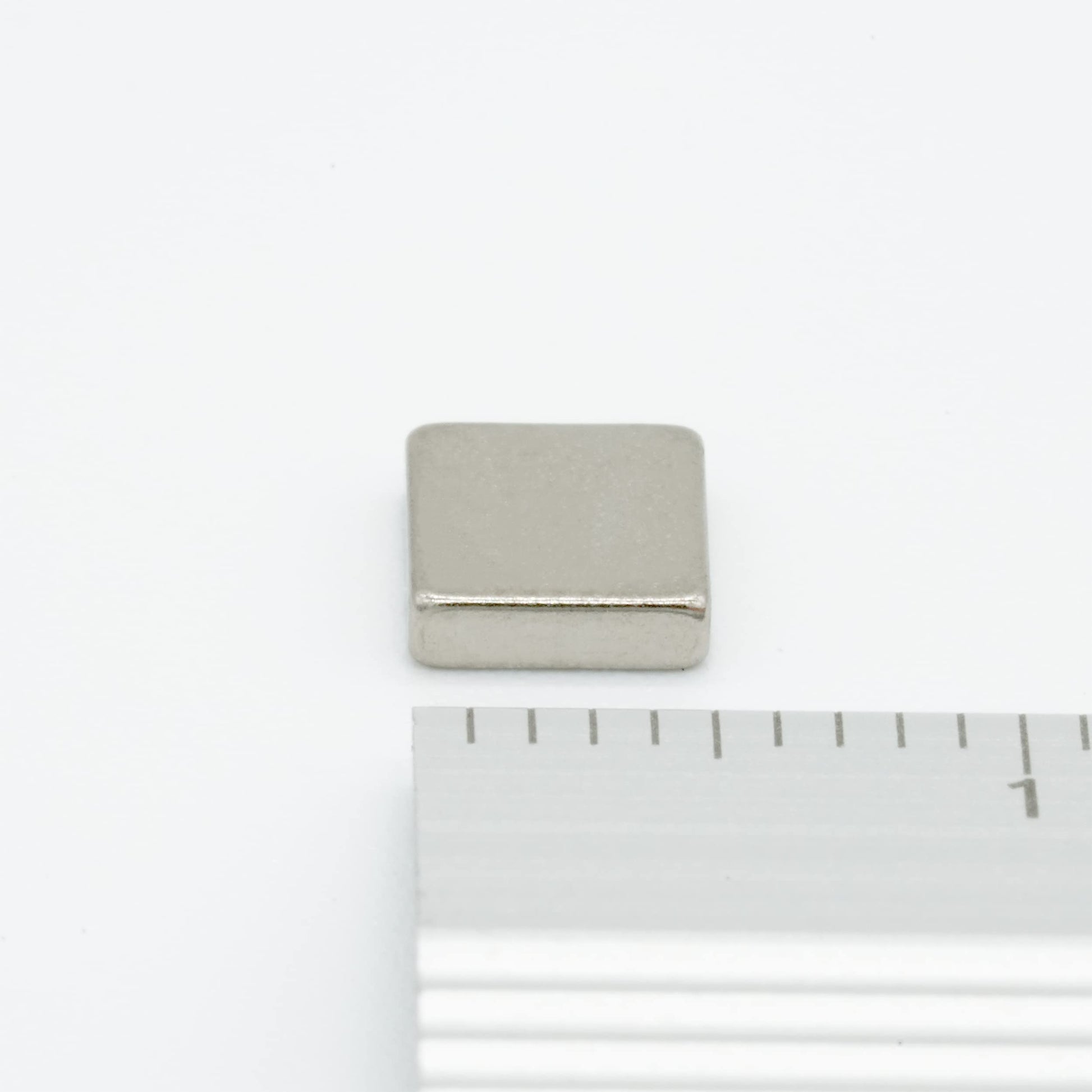【防錆】強力ネオジム磁石 5ｍｍ × 5mm × 1.5mm 30個セット N35 特殊4層メッキ DIY 小型 角型 工業用 キッチン 浴室 室外 事務所 多用途 KYOKEI