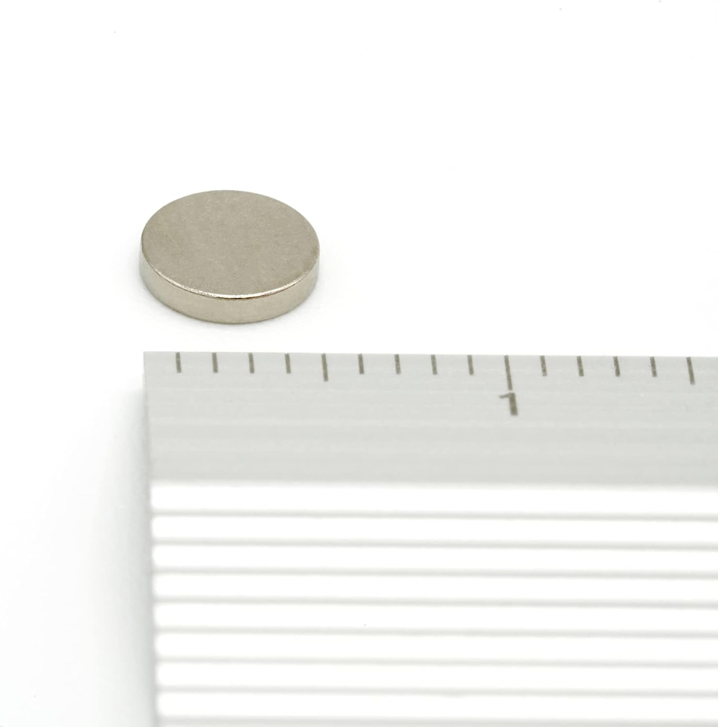 【防錆】強力ネオジム磁石 5ｍｍ × 1mm 30個セット N35 特殊4層メッキ DIY 小型 丸型 工業用 キッチン 浴室 室外 事務所 多用途 KYOKEI