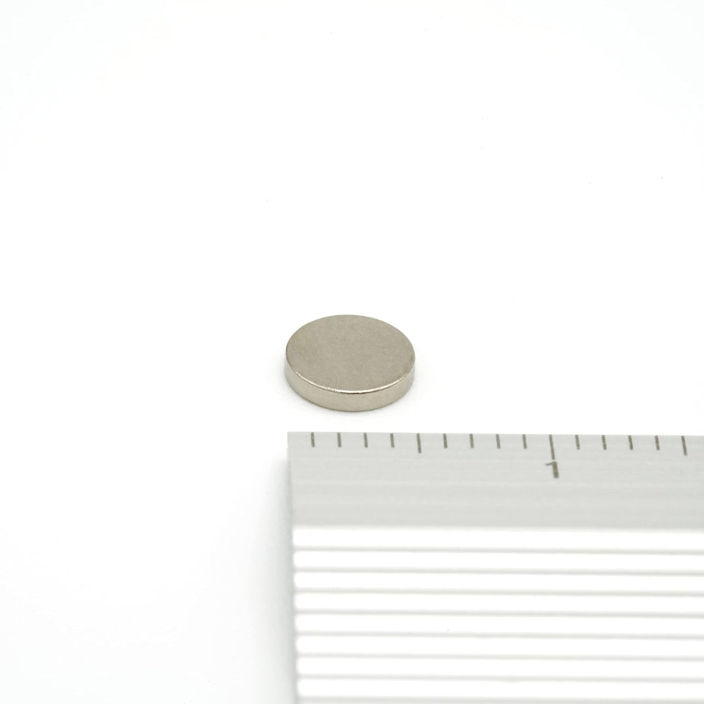 【市販最高グレード】【防錆】強力ネオジム磁石 5ｍｍ ×1mm 特殊4層メッキ N54 10個セット DIY 小型 丸型 工業用 キッチン 浴室 室外 事務所 多用途 KYOKEI