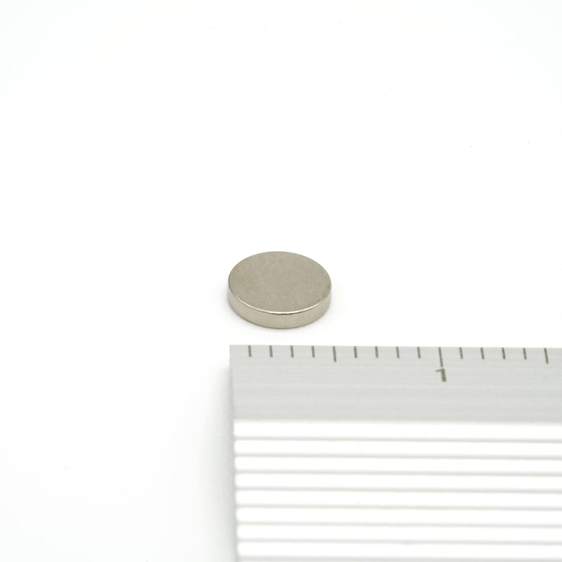 【市販最高グレード】【防錆】強力ネオジム磁石 5ｍｍ ×1mm 特殊4層メッキ N54 30個セット DIY 小型 丸型 工業用 キッチン 浴室 室外 事務所 多用途 KYOKEI