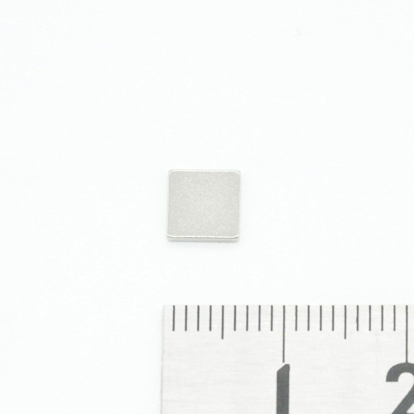市販最強N54 ネオジム磁石 6×6×1（ｍｍ）, (寸法公差±0.05) 【防錆特殊4層メッキ】 DIY 小型 丸型 工業用 キッチン 浴室 室外 事務所 多用途 KYOKEI (50)