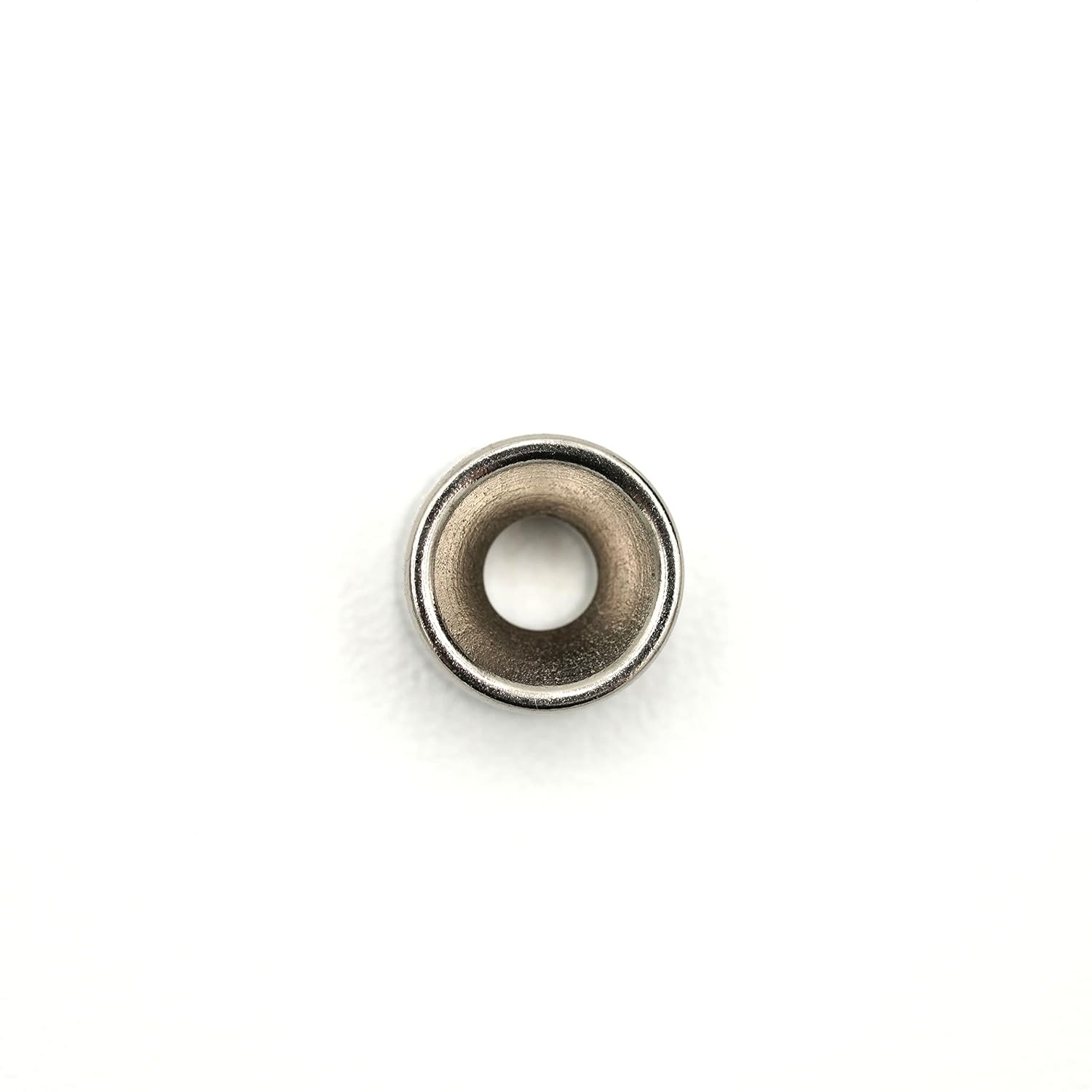 【防錆】強力ネオジム磁石 8ｍｍ × 5mm (M3皿ねじ穴) 10個セット N35 特殊4層メッキ DIY 小型 丸型 工業用 キッチン 浴室 室外 事務所 多用途 KYOKEI