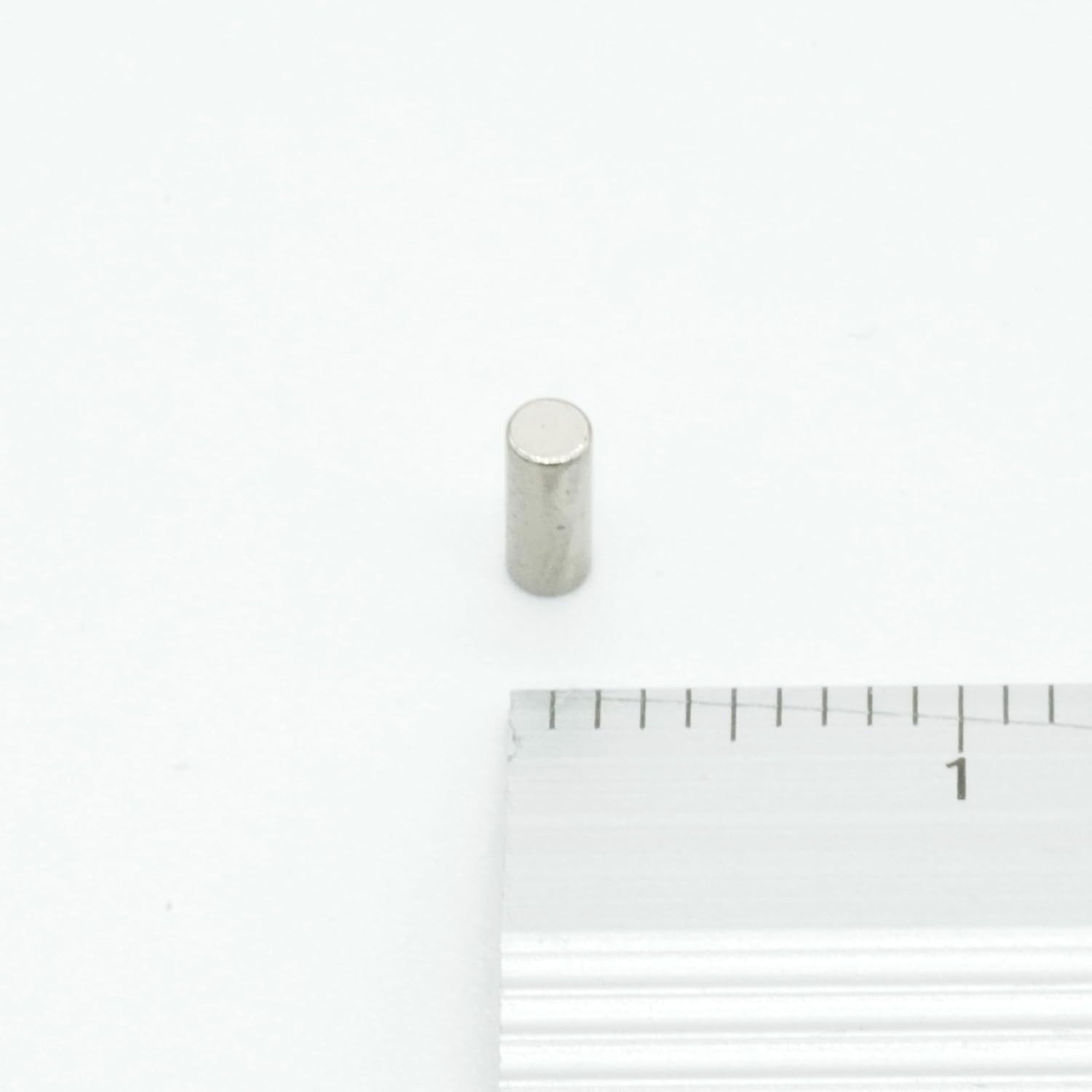 【市販最高グレード】N54 【防錆】強力ネオジム磁石 2ｍｍ ×5mm ３０個セット 特殊4層メッキ DIY 小型 丸型 工業用 キッチン 浴室 室外 事務所 多用途 KYOKEI