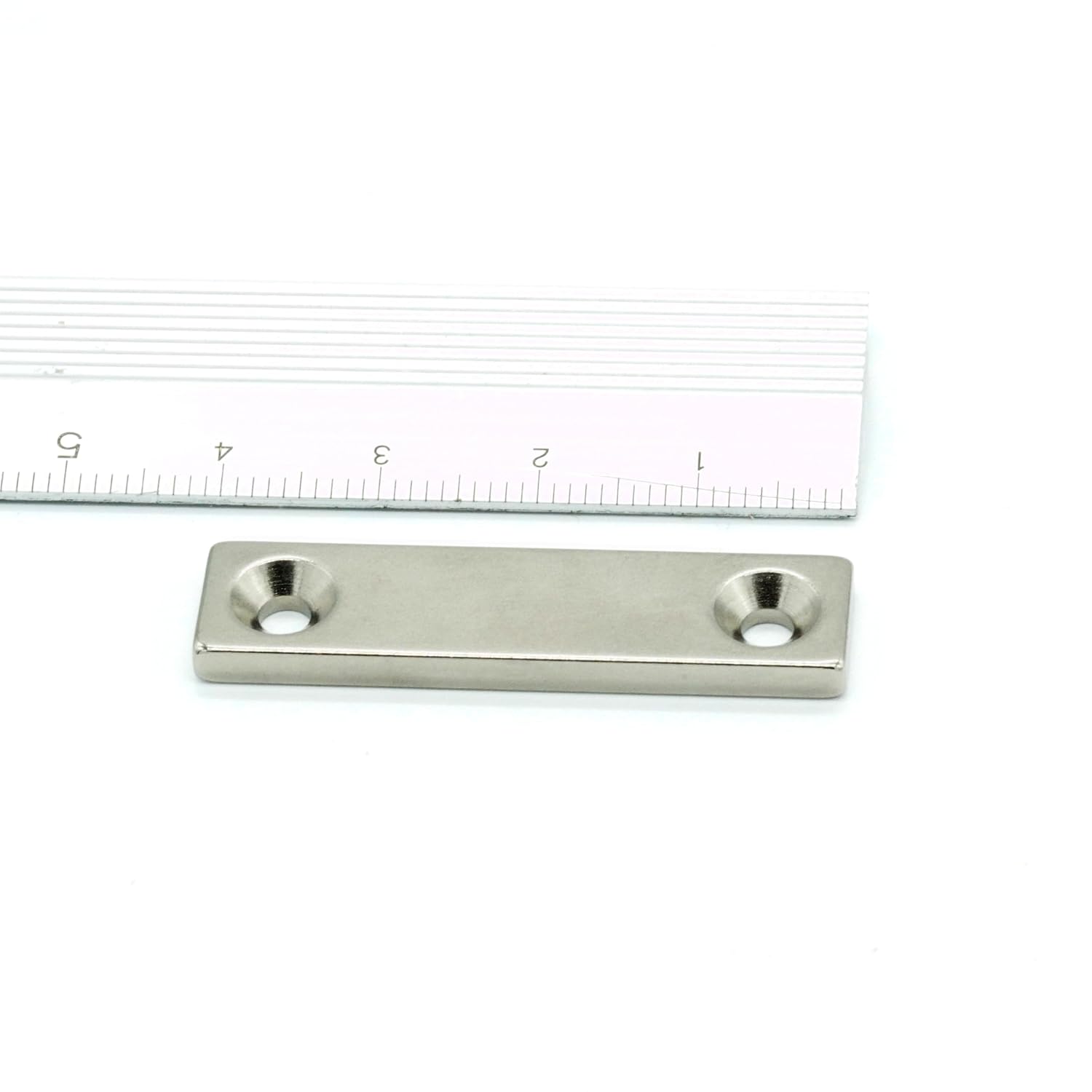 【防錆】強力ネオジム磁石 40ｍｍ × 10ｍｍ × 3mm（M3皿ねじ穴） 特殊4層メッキ N35 DIY 小型 角型 工業用 キッチン 浴室 室外 事務所 多用途 KYOKEI (4個セット)