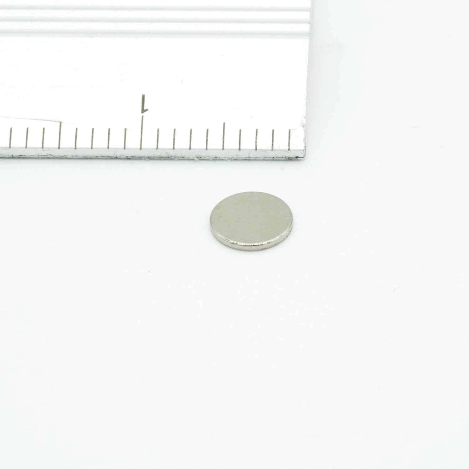 【市販最高グレード】【防錆】強力ネオジム磁石 5ｍｍ ×0.5mm 特殊4層メッキ N54 10個セット DIY 小型 丸型 工業用 キッチン 浴室 室外 事務所 多用途 KYOKEI