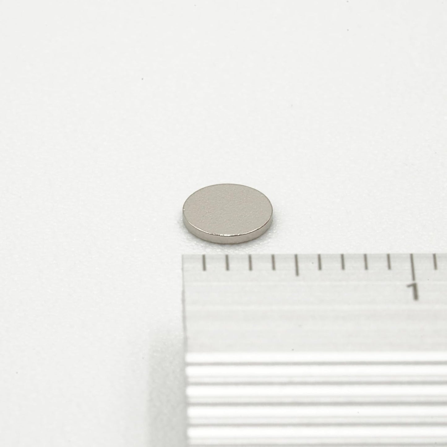 【耐熱強力】ネオジム磁石 N48SH, Φ4×0.5 (mm), (寸法公差±0.05mm) 【耐熱150℃】【防錆特殊4層メッキ】 DIY 小型 丸型 工業用 キッチン 浴室 室外 事務所 多用途 KYOKEI (30)