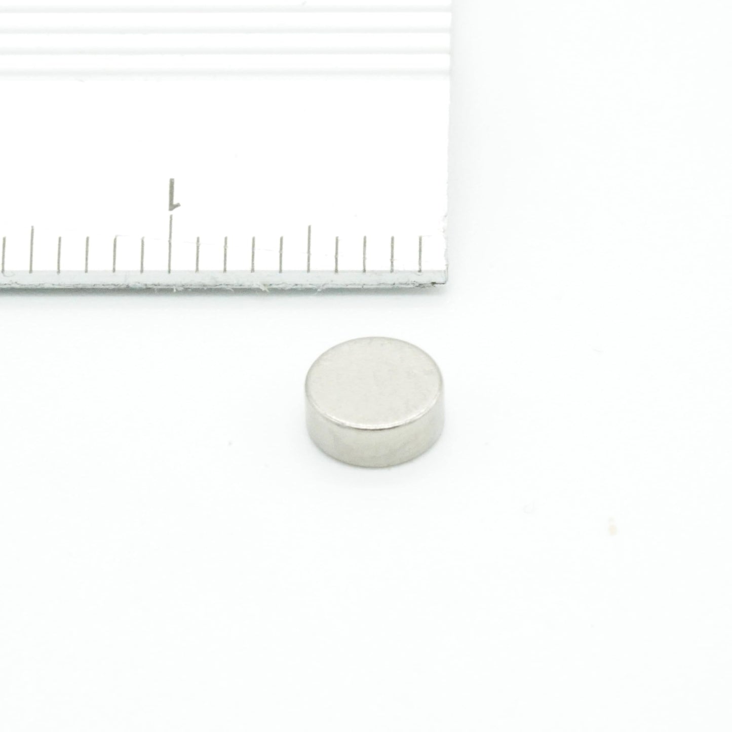 【市販最高グレード】【防錆】強力ネオジム磁石 5ｍｍ × 2mm N54 100個セット 特殊4層メッキ DIY 小型 丸型 工業用 キッチン 浴室 室外 事務所 多用途 KYOKEI