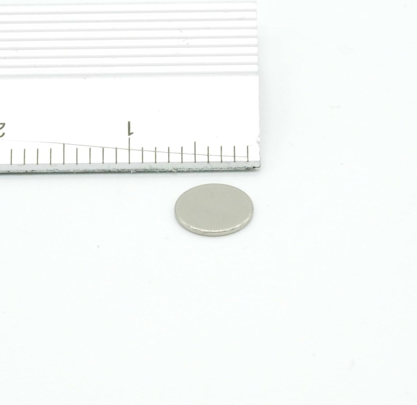 【市販最高グレード】【防錆】強力ネオジム磁石 6ｍｍ ×0.5mm 特殊4層メッキ N54 30個セット 小型 丸型 工業用 キッチン 浴室 室外 事務所 多用途 KYOKEI