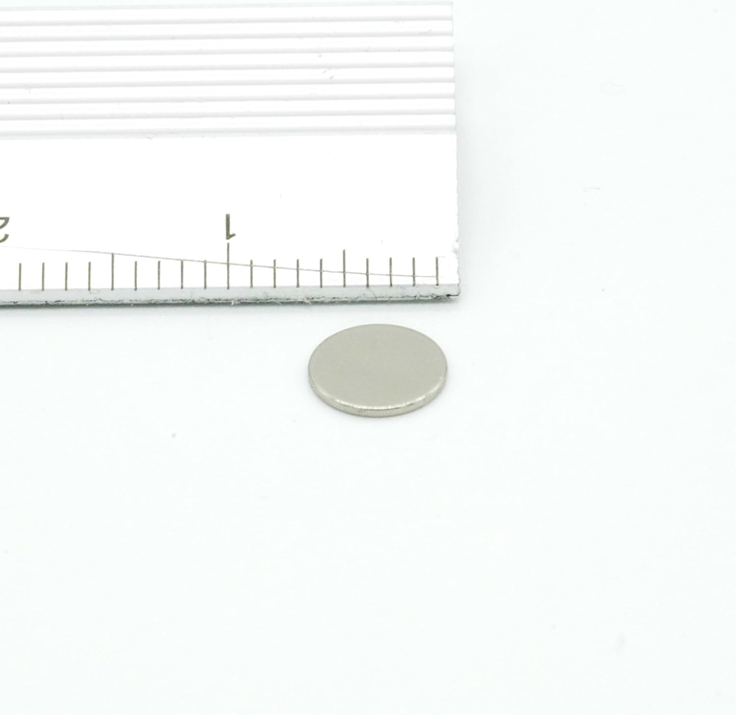 【市販最高グレード】【防錆】強力ネオジム磁石 6ｍｍ ×0.5mm 特殊4層メッキ N54 30個セット 小型 丸型 工業用 キッチン 浴室 室外 事務所 多用途 KYOKEI