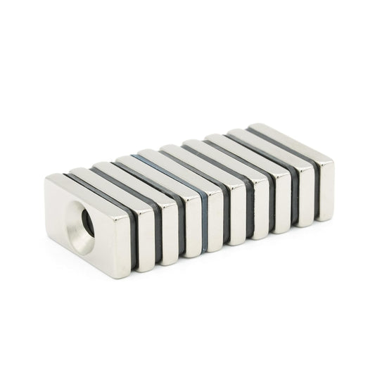 【防錆】強力ネオジム磁石 20ｍｍ × 10ｍｍ × 3mm（M4皿ねじ穴）30個セット 特殊4層メッキ N35 DIY 小型 角型 工業用 キッチン 浴室 室外 事務所 多用途 KYOKEI