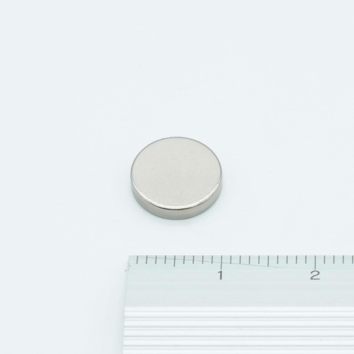 【市販最高グレード】N54 【防錆】強力ネオジム磁石 10mm ×2mm (寸法公差±0.05) 【30個セット】特殊4層メッキ DIY 小型 丸型 工業用 キッチン 浴室 室外 事務所 多用途 KYOKEI