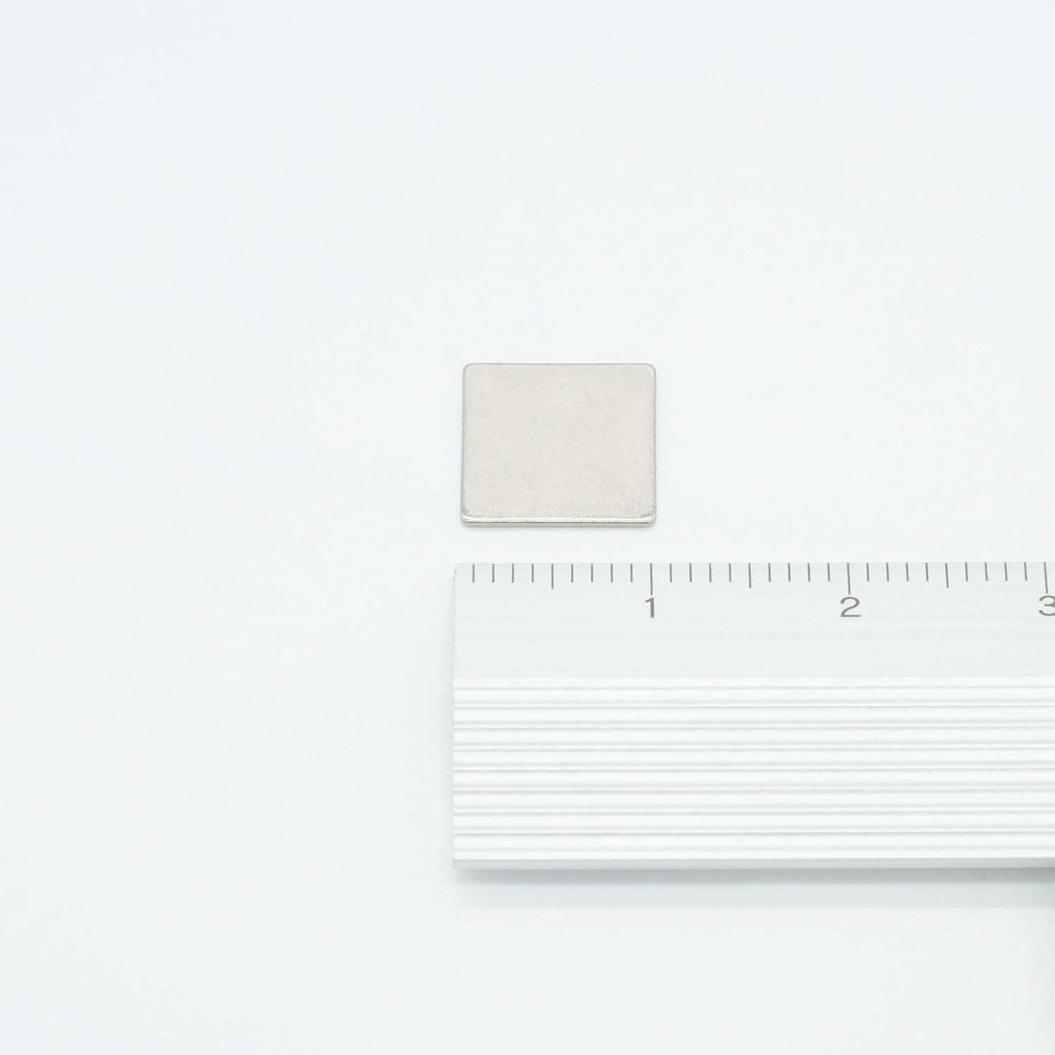 【耐熱強力グレード】N48SH 10×10×0.5 (mm) 強力ネオジム磁石 【耐熱150℃】寸法公差±0.05 【防錆特殊4層メッキ】長さ10mm 幅10mm 厚さ0.5mm DIY 小型 角柱型 工業用 キッチン 浴室 室外 事務所 多用途 KYOKEI (100)