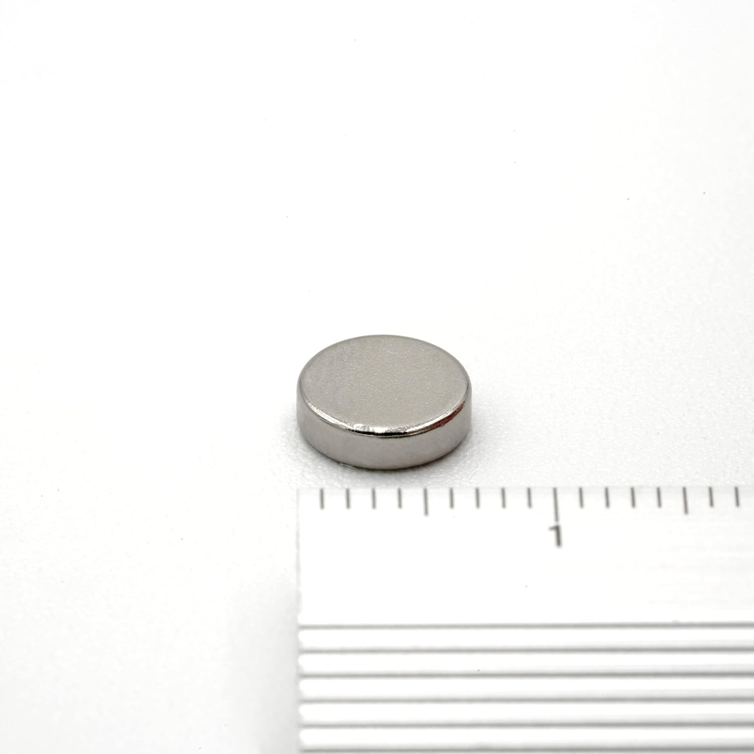 【防錆】強力ネオジム磁石 7ｍｍ × 2mm 30個セット N35 特殊4層メッキ DIY 小型 丸型 工業用 キッチン 浴室 室外 事務所 多用途 KYOKEI