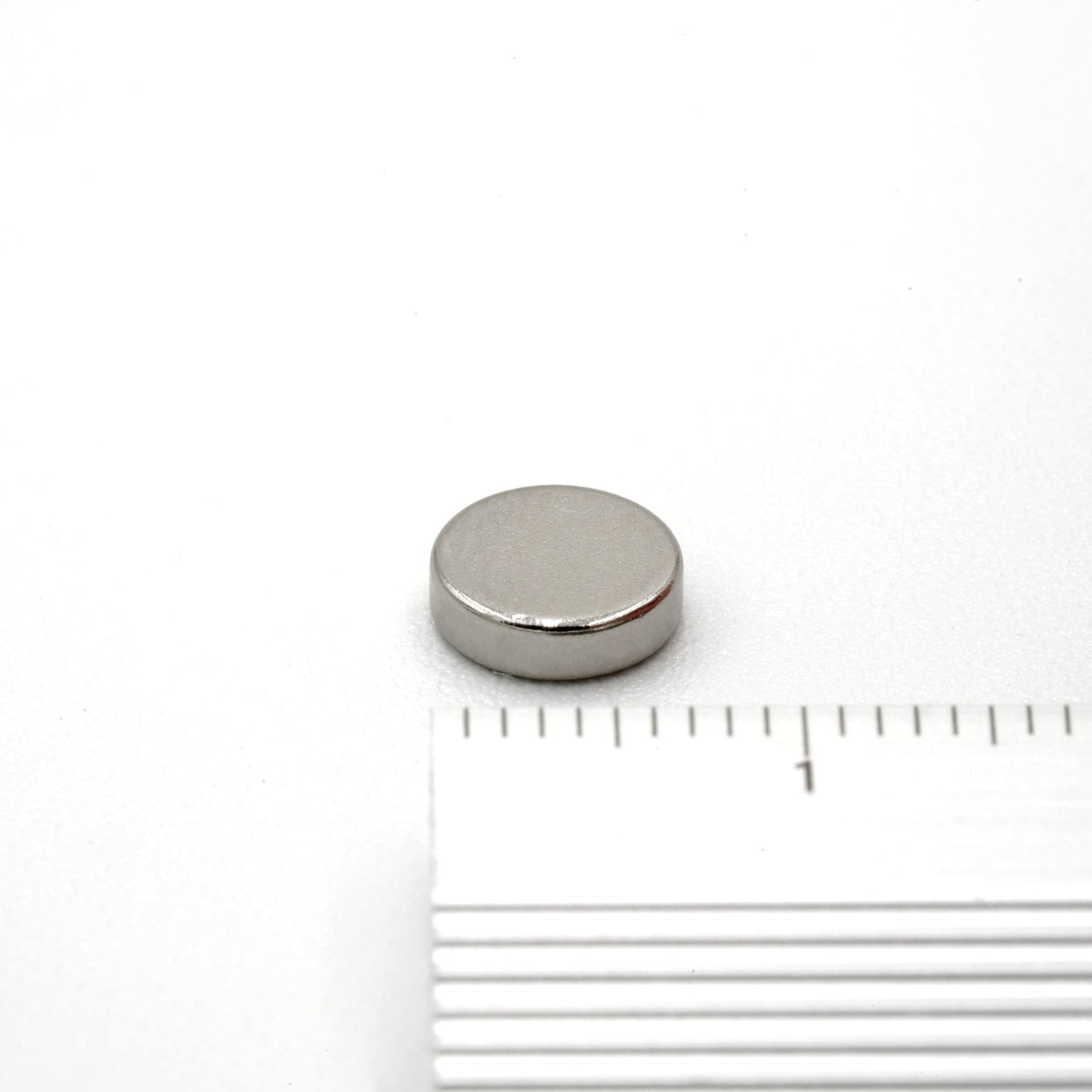 【防錆】強力ネオジム磁石 7ｍｍ × 2mm 50個セット N35 特殊4層メッキ DIY 小型 丸型 工業用 キッチン 浴室 室外 事務所 多用途 KYOKEI