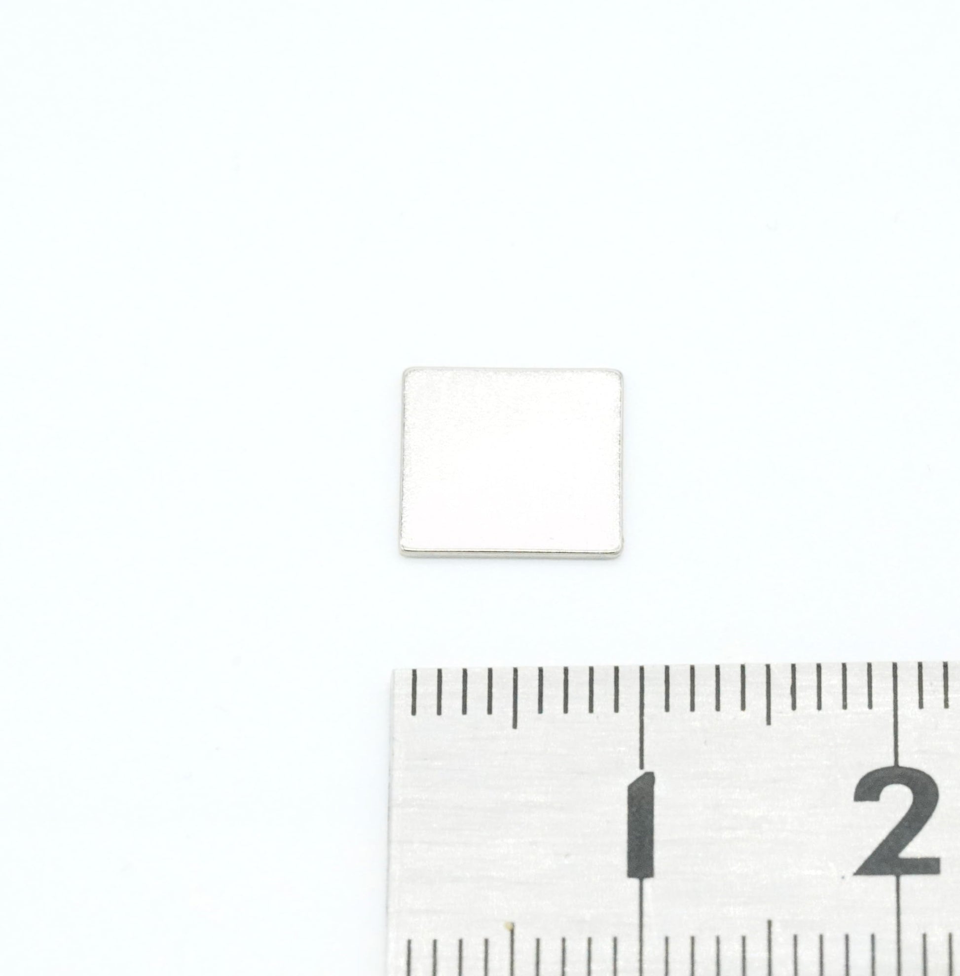 【市販最高グレード N54】9x9x0.5（mm）強力ネオジム磁石 高精度/寸法公差±0.05 【防錆特殊4層メッキ】 角柱型 工業用 キッチン 浴室 室外 事務所 多用途 KYOKEI (30)