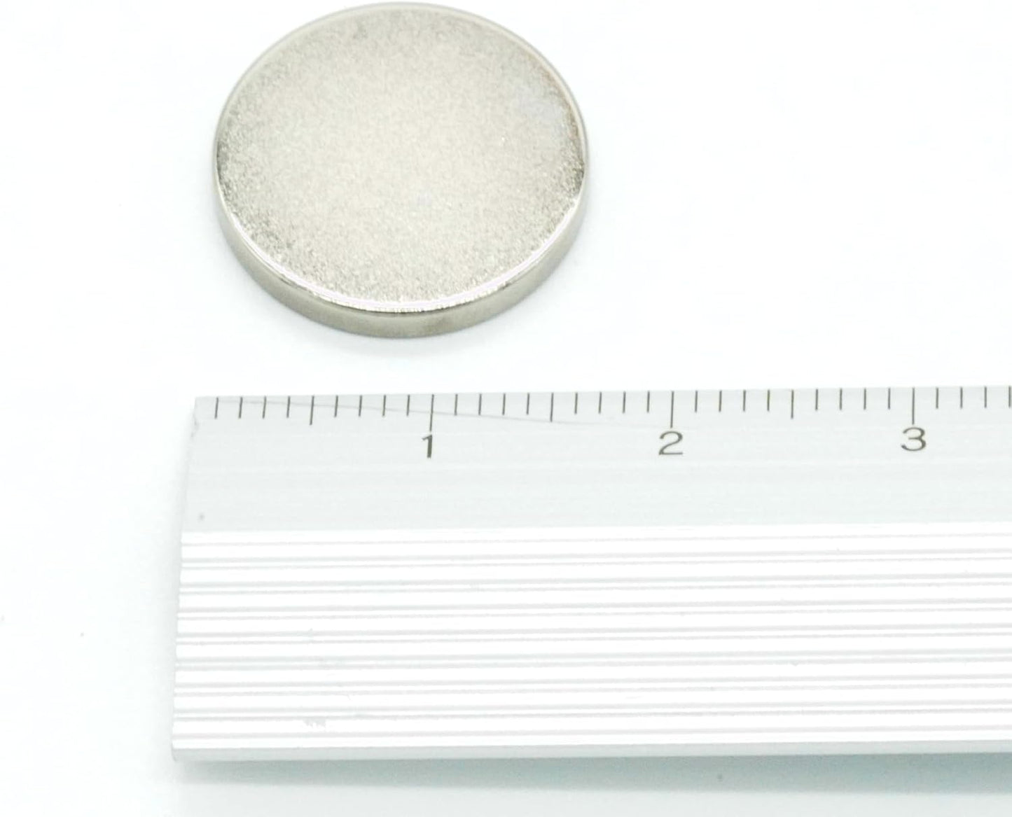【防錆】強力ネオジム磁石 16ｍｍ × 2mm N35 100個セット 特殊4層メッキ DIY 小型 丸型 工業用 キッチン 浴室 室外 事務所 多用途 KYOKEI