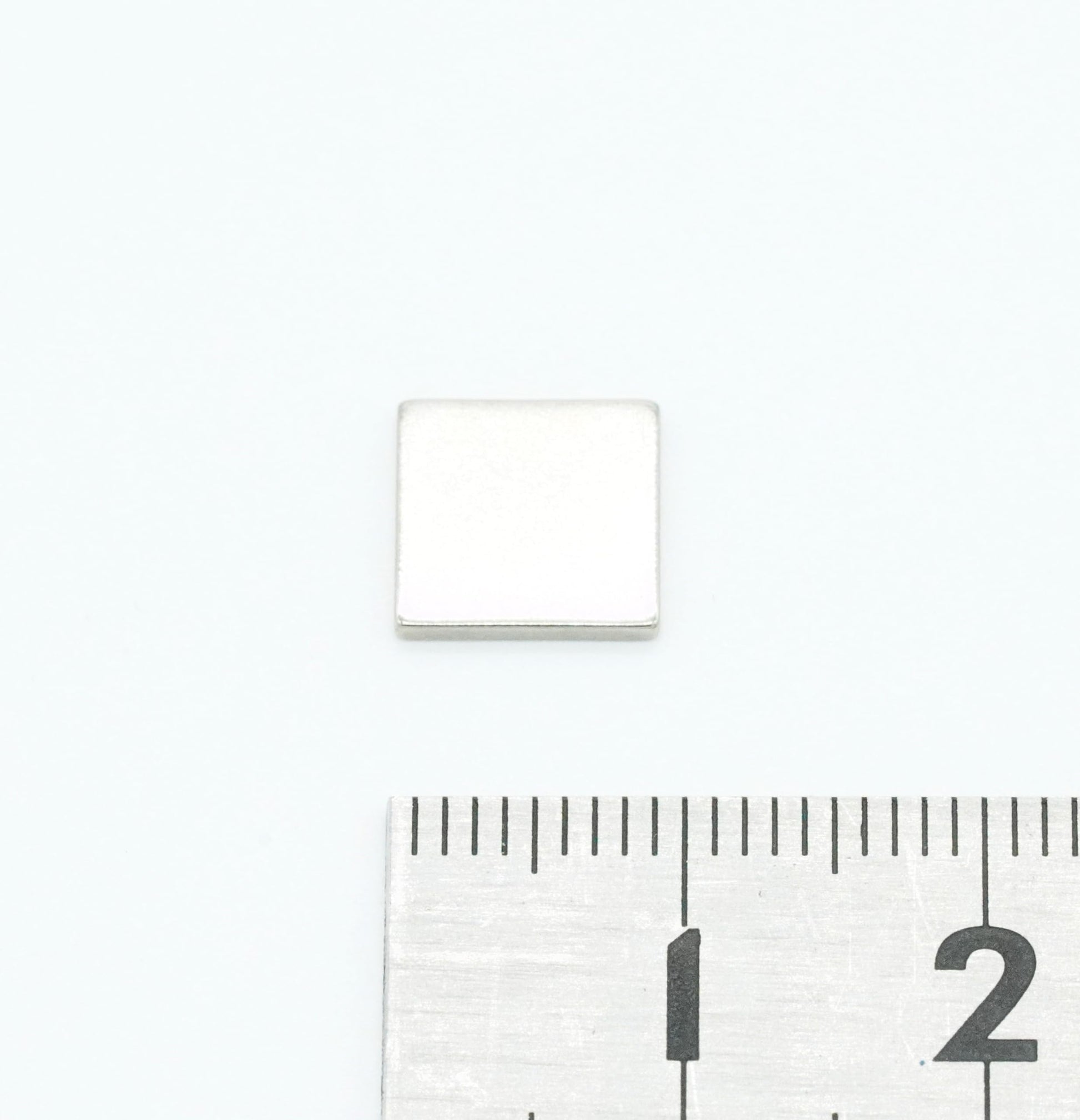 【市販最強ネオジム磁石 N54】9 x 9 x 1（mm）寸法公差±0.05 【防錆特殊4層メッキ】DIY 小型 丸型 工業用 キッチン 浴室 室外 事務所 多用途 KYOKEI (50)