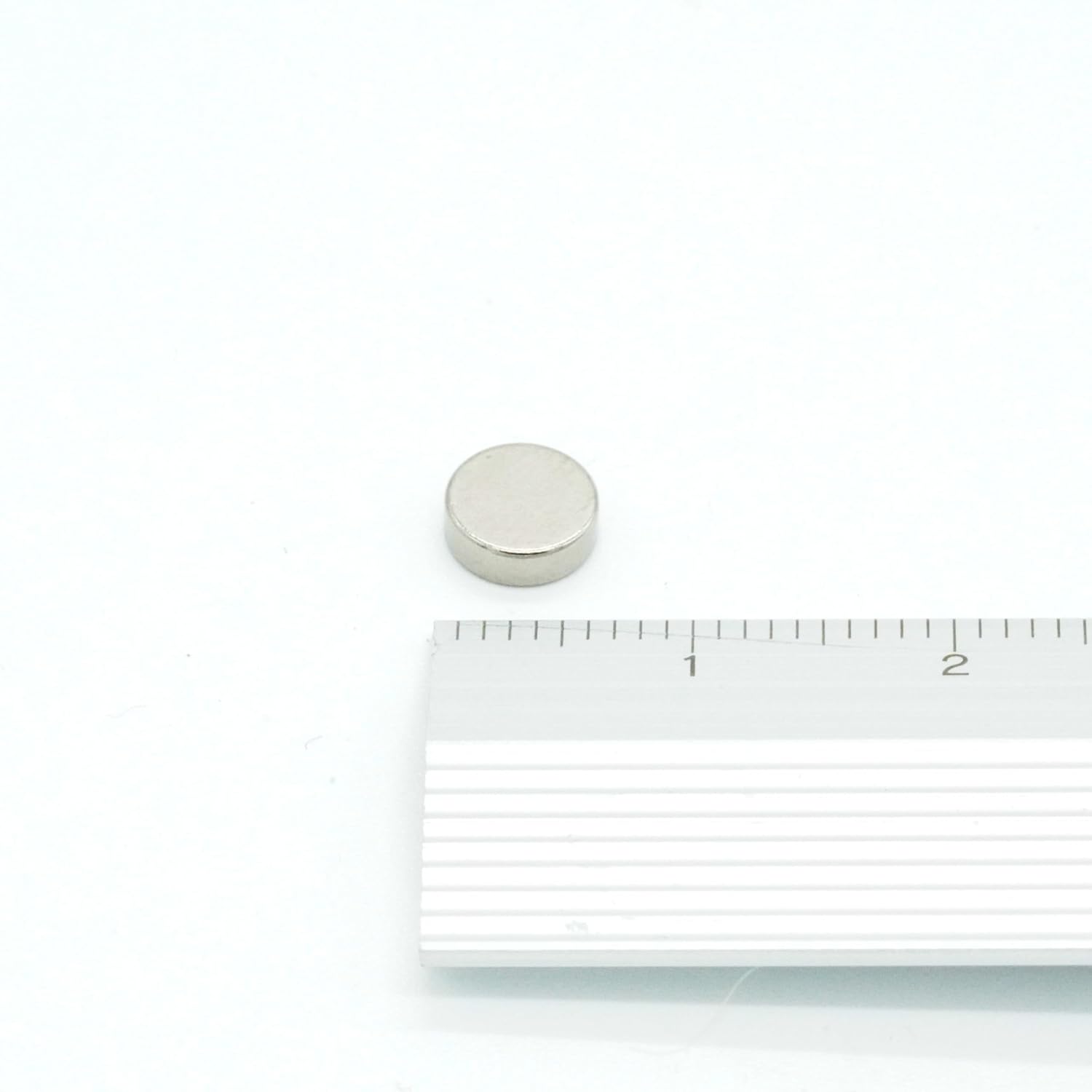 【市販最高グレード】【防錆】強力ネオジム磁石 6ｍｍ ×2mm 特殊4層メッキ N54 DIY 小型 丸型 工業用 キッチン 浴室 室外 事務所 多用途 KYOKEI (100個セット)