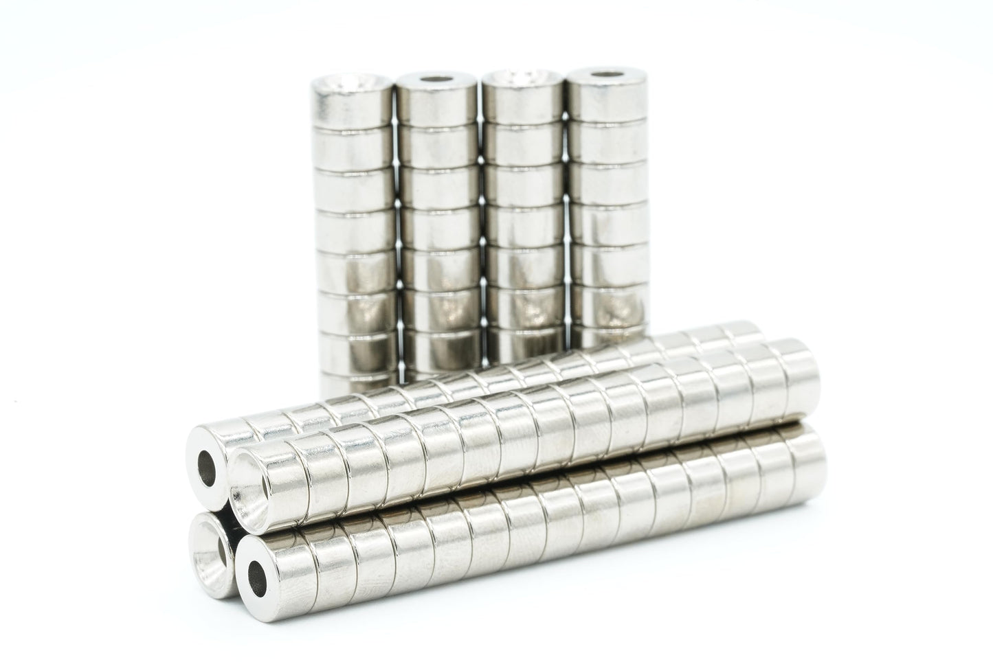 【防錆】強力ネオジム磁石 8ｍｍ ×4mm (M3皿ねじ穴) 100個セット N35 特殊4層メッキ DIY 小型 丸型 工業用 キッチン 浴室 室外 事務所 多用途 KYOKEI