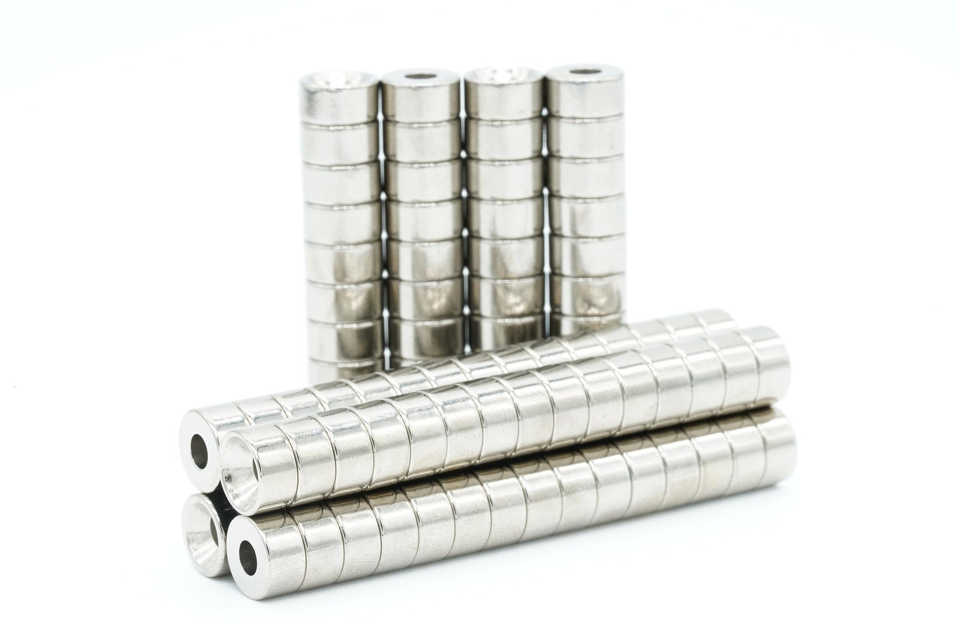 【防錆】強力ネオジム磁石 8ｍｍ ×4mm (M3皿ねじ穴) 100個セット N35 特殊4層メッキ DIY 小型 丸型 工業用 キッチン 浴室 室外 事務所 多用途 KYOKEI