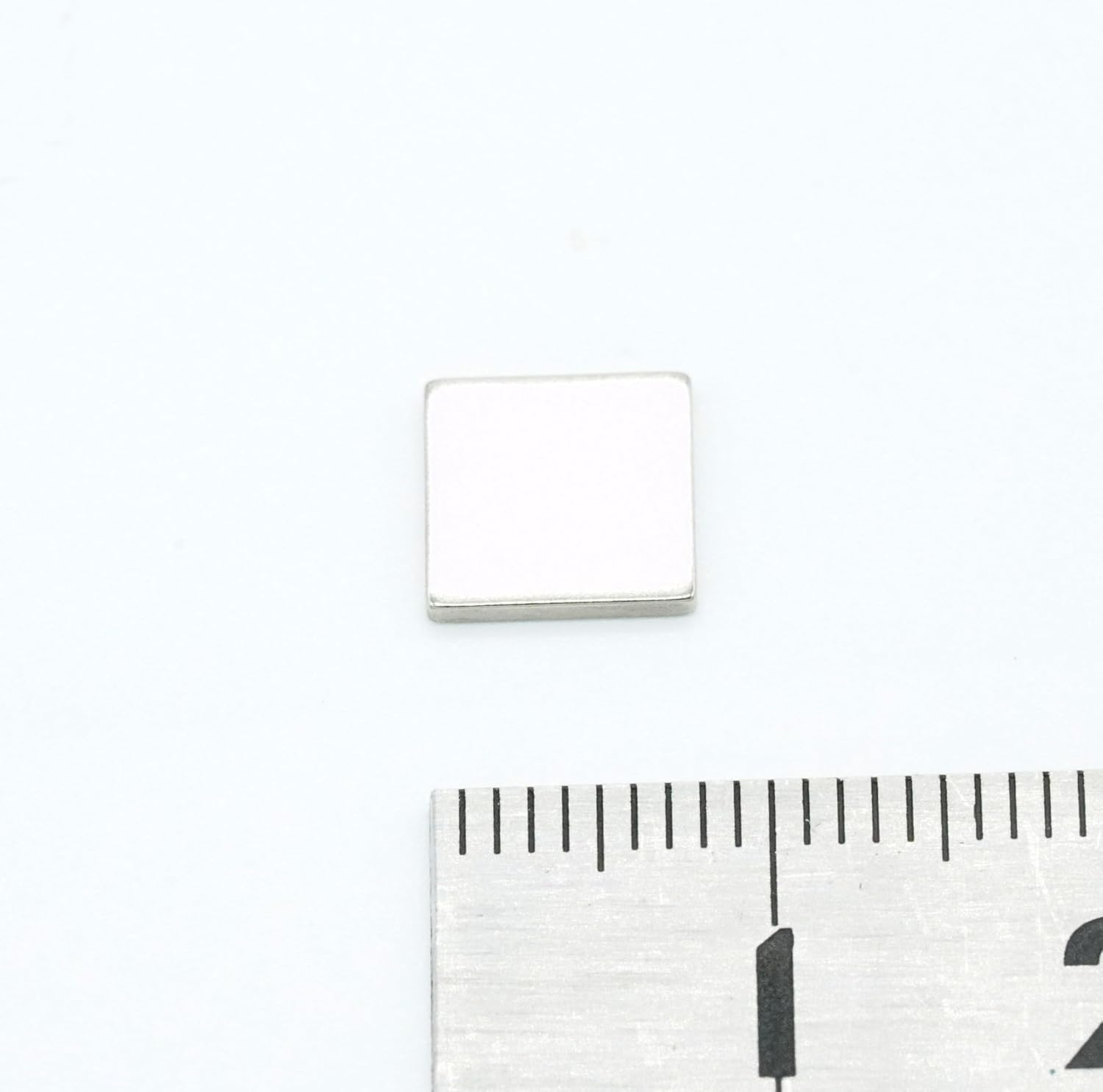 【市販最強ネオジム磁石 N54】8 x 8 x 1（mm）寸法公差±0.05 【防錆特殊4層メッキ】DIY 小型 丸型 工業用 キッチン 浴室 室外 事務所 多用途 KYOKEI (30)
