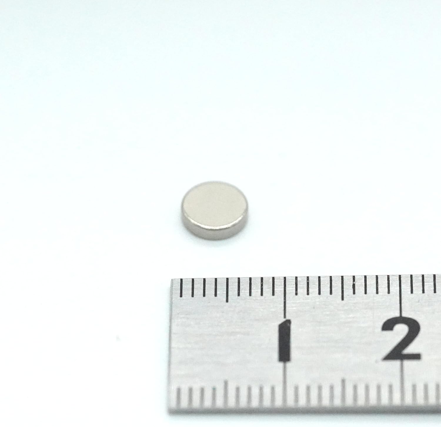 【市販最高グレード】N54 強力ネオジム磁石, Φ 6 × 1.5（mm）, (寸法公差±0.05) 【特殊防錆4層メッキ】外径6mm ｘ 厚さ1.5mm、 DIY 小型 丸型 工業用 キッチン 浴室 室外 事務所 多用途 KYOKEI (10)