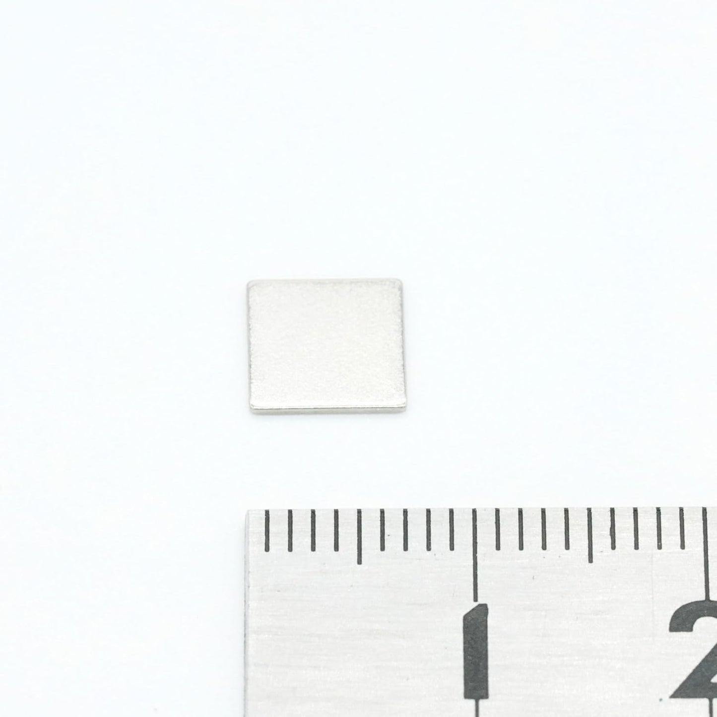 【市販最強ネオジム磁石 N54】7 x 7 x 0.5（mm）寸法公差±0.05 【防錆特殊4層メッキ】DIY 小型 丸型 工業用 キッチン 浴室 室外 事務所 多用途 KYOKEI (10)