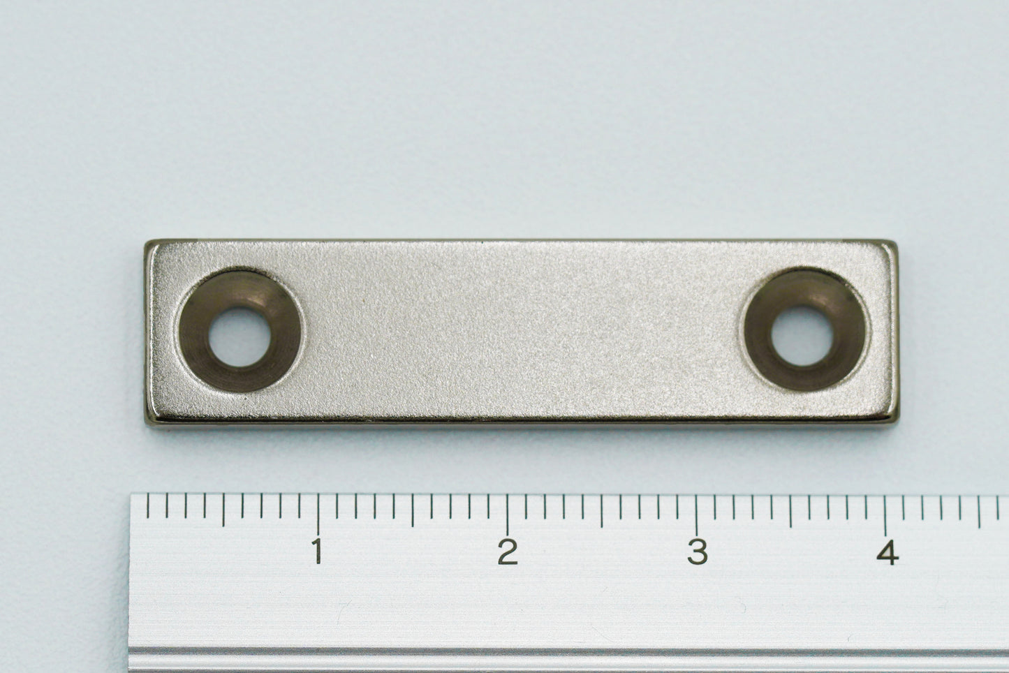 防錆ネオジム磁石（角型皿ねじ穴） N35 40×10×3 (M3×2)　