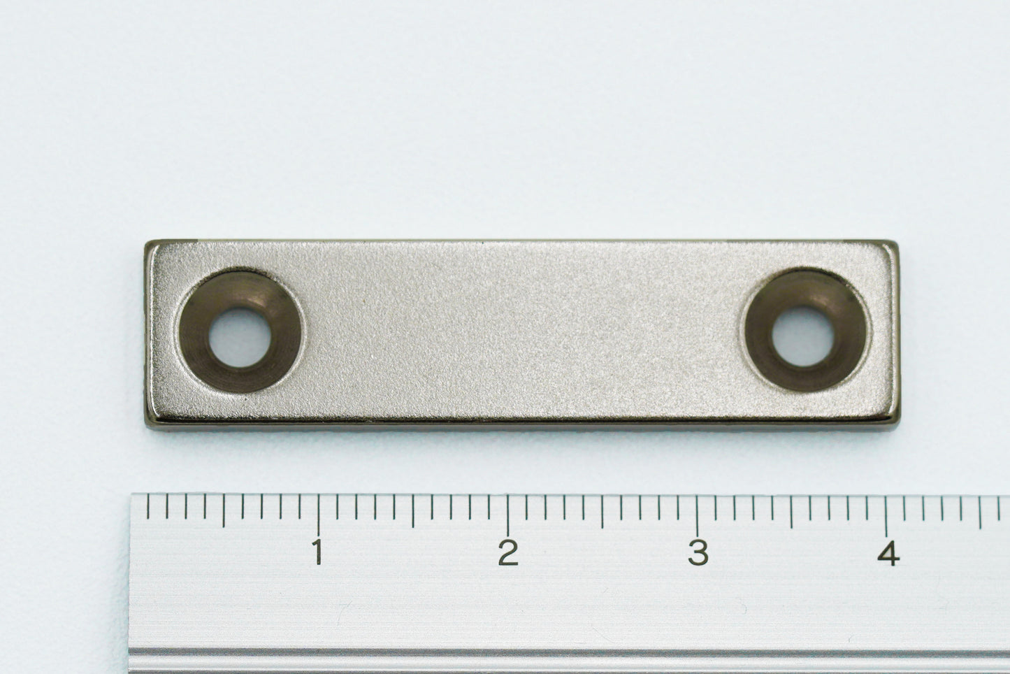 防錆ネオジム磁石（角型皿ねじ穴） N35 40×10×3 (M3×2)　