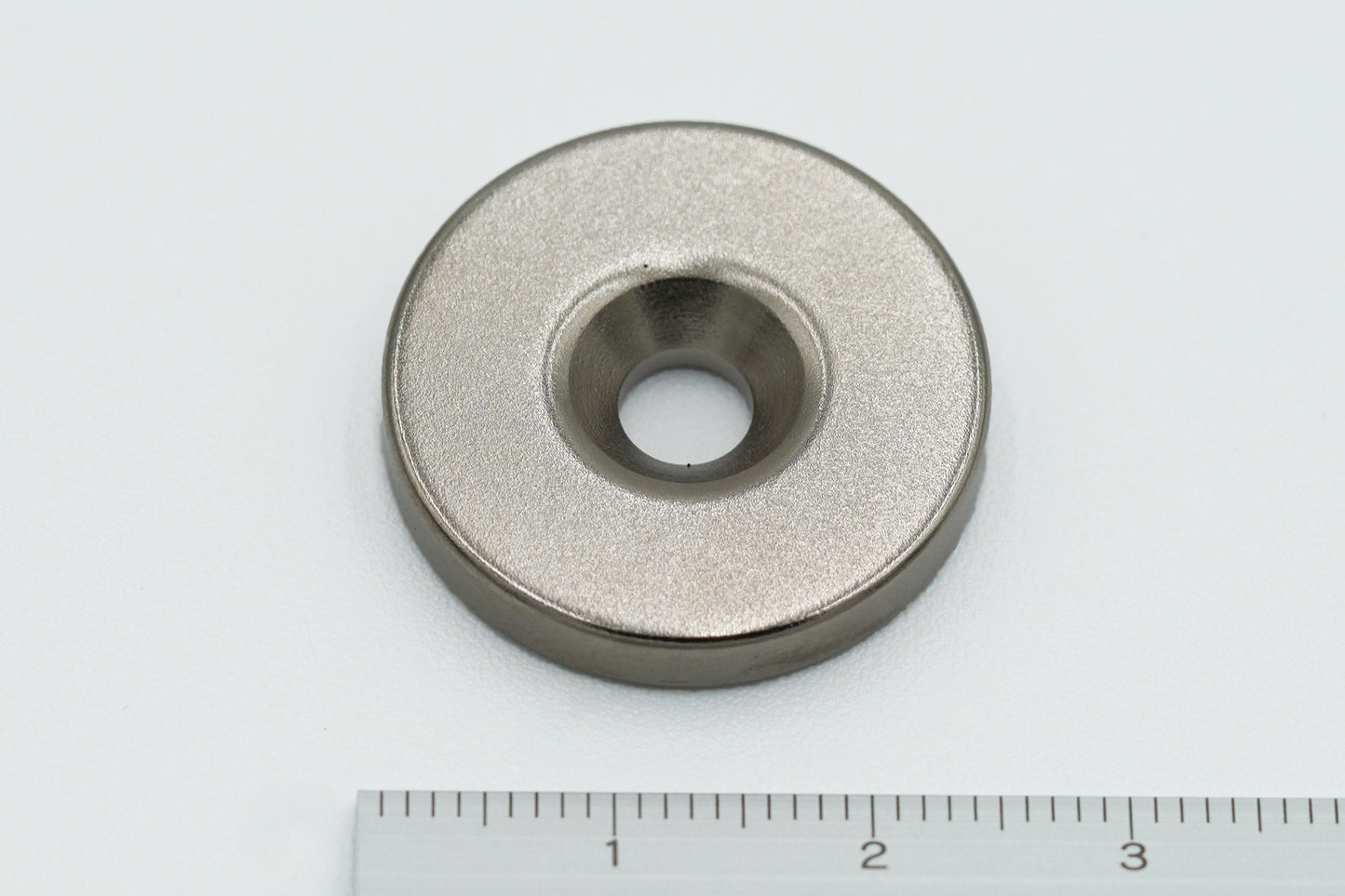 防錆ネオジム磁石（丸型皿ねじ穴） N35 Φ24×4 / M5