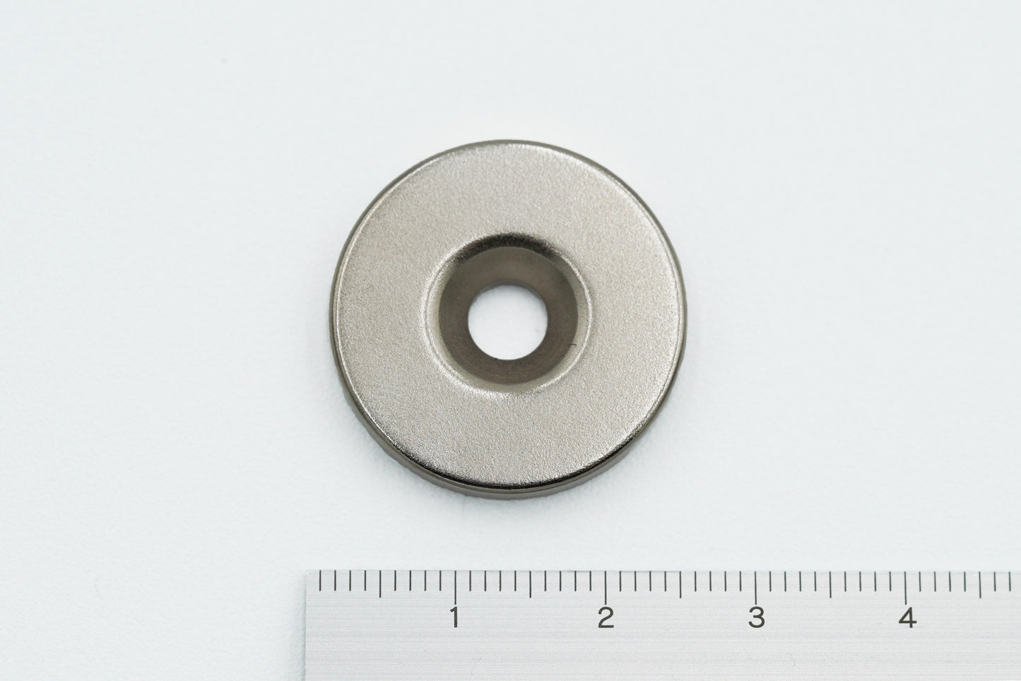 防錆ネオジム磁石（丸型皿ねじ穴） N35 Φ24×4 / M5